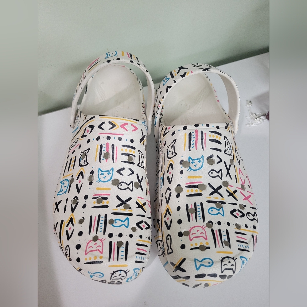 Sketchers Garden Clogs. Kitty Cat Themed. 8. - Picture 2 of 8
